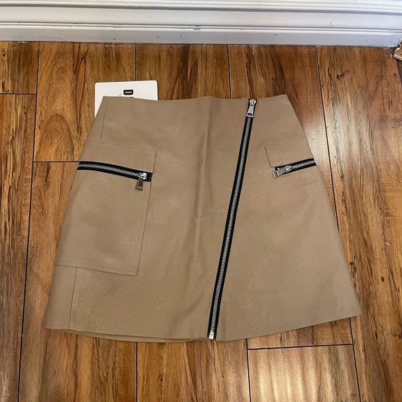 Women Dark Cream Leather Short Skirt - Picture 4 of 5